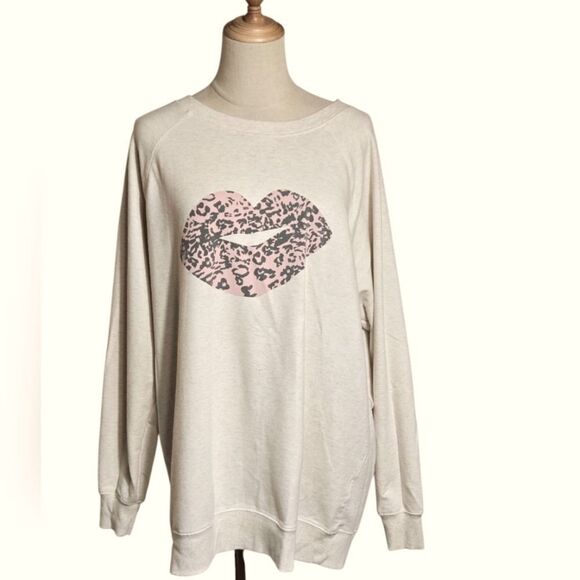 Wildfox Cream Leopard Print Lips Oversized Graphic Sweatshirt - Picture 1 of 6